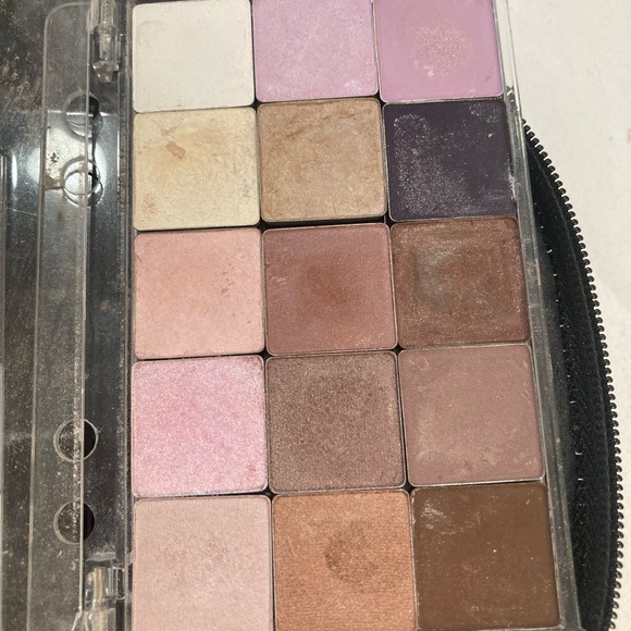 TRISH MCEVOY LARGE PLANNER FULL OF BARELY TOUCHED PRODUCTS. - Picture 4 of 8